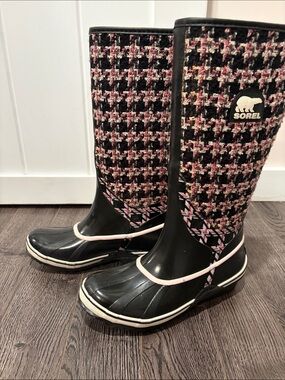 Sorel Women's Black and Pink Houndstooth Waterproof Rain Boots